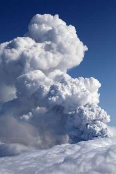 Iceland volcano erupts 
