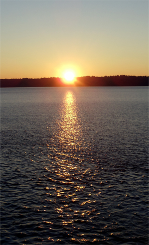 December sunset over Vashon. © Pat Paquette, 2013.