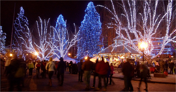 Christmas lights in Leavenworth, Washington. © Pat Paquette, 2013.