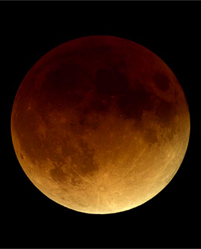 Lunar Eclipse in 2000, image courtesy Fred Espinak. More at www.Mr.Eclipse.com.